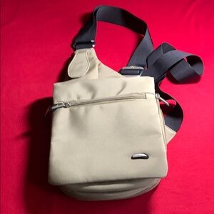 Unisex NWOT Travelon Tan Crossbody Messenger Bag